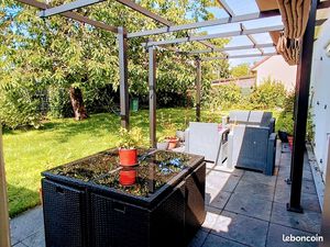 Proche École et collège à Suippes