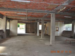 Local 300 m2 à louer