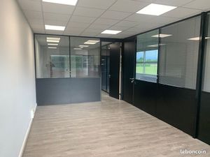 Locaux tertiaires et entrepôt avec bureaux