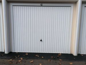 Grand garage 18 m2 proche centre-ville 80 euros charges comprises