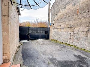 Maison BELLEU – COUR - PARKINGS ET GARAGE