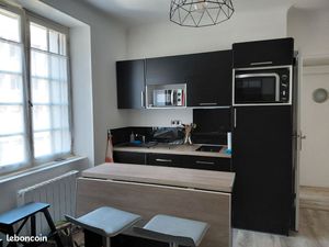 St-MALO INTRA MUROS  T1bis meublé  1er étage  Loyer 495+Eau-Électricité