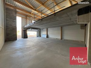 Local industriel 338 m²