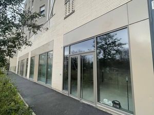 Local commercial 157 m²