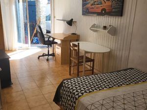 Studio meublé 1 étudiant St cesaire 200 metres fac médecine  hôpital caremeau  iut   comme