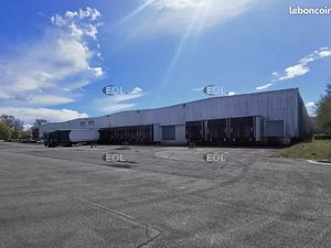 Local industriel 4 810 m²