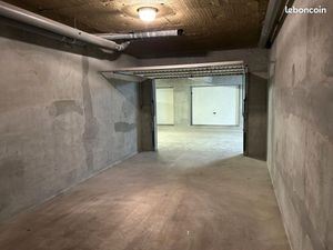 Grand box parking ou stockage env 22m²