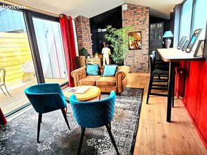 Grand T2 53m² avec terrasse 15m²  balcon  parking  tout équipé  dernier étage  récent et N