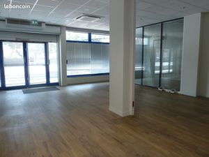 Local commercial 142 m²