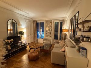 Location Paris 09. Métro Cadet