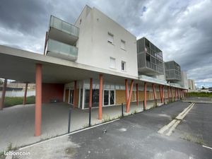Local commercial 606 m²