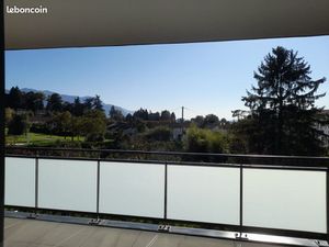 Loue T2 récent 49m2 avec balcon 11m2 avec garage