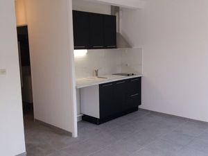 Appartement  Séjour  coin chambre  coin cuisine  Parking privé  grands espaces verts  Gard
