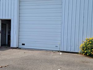 Local d'activités/entrepôt/bureaux/atelier à Louer