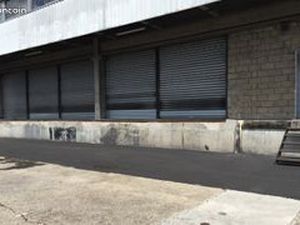 Local industriel 250 m²