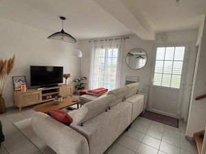 Maison récente avec jardin