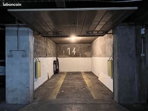 Box parking 17 m² proche Pl. Puvis de Chavannes