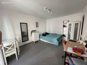 Grand t1 lyon montchat refait à neuf eau comprise