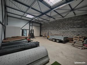 Local d'activité 143 m²