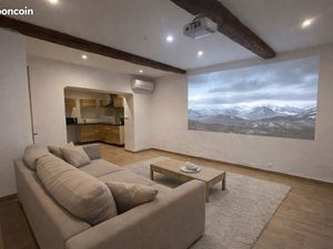 Appartement 68 m² avec patio et vitrine – Usage habitation et/ou commercial