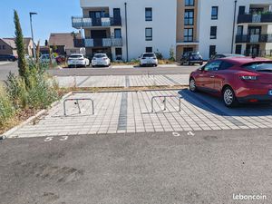 Parking extérieur - 4 emplacements disponible