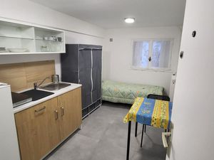 Studette meublée au calme