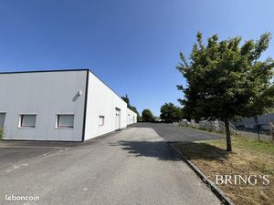 Local industriel 200 m²