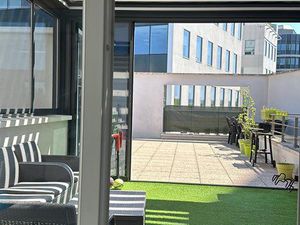 Appartement Duplex avec grande terrasse au pied du tramway