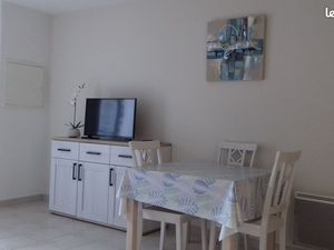 Studio 31m² coté cour  sécurisé avec parking privatif et terrasse