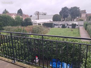 Très sympatique studio avec large balcon et parking en sous-sol