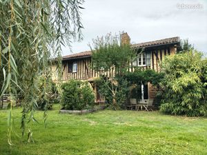 A quelques minutes de Rieumes  maison de caractère plus gîte 320 m² hab.  dépendances  sur