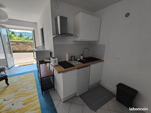 Studio calme  rénové et avec vue