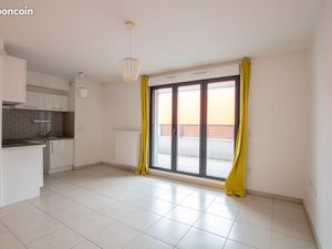 T3 avec balcon et parking à Bordeaux