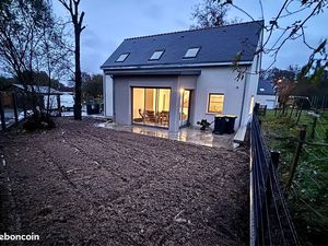 Location maison neuve 3 chambres cuisine aménagé mezzanine 2 Wc séparé 2 Sde jardin clôtur