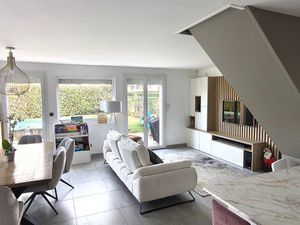 Maison familiale 140 m² T6– Centre de Genas – Calme  belles prestations et jardin avec pis