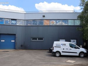 RARE ET DISPONIBLE IMMEDIATEMENT - Local d'activités / Entrepôt  522 m²