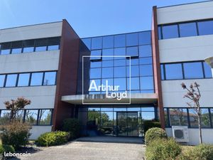 Bureaux 964 m²