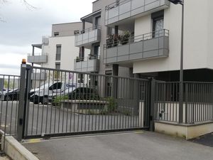 Place de parking avec arceau en sous-sol dans résidence neuve à Champagne au Mont d'or