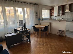 Appartement T2 51 mètres carrés avec 2 caves et parking
