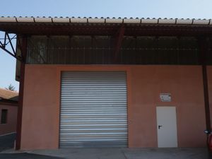 Entrepôt de 360 m² / Stockage / Hangar / Aire de retournement de 800 m2