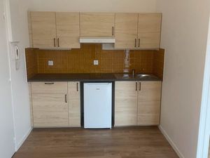 ATHIS MONS Studio 23m2 + Terrasse refait à neuf