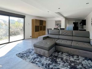 Maison moderne de plain-pied à louer