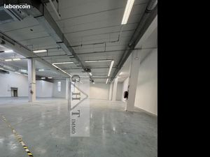 Local industriel 1 078 m²