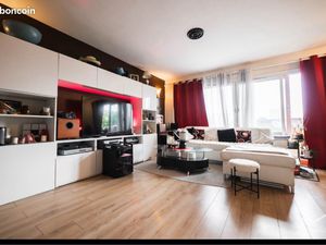 Appartement T3 de 74 m^2 avec grand balcon