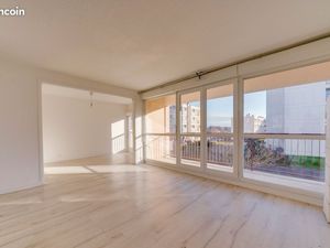 Appartement à Gradignan proche du bourg. 88 m²  5 pièces refait à neuf