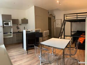 Grand studio mezzanine ecusson ecole laiques