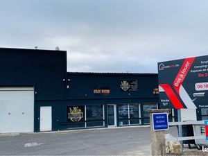 Box / garde-meuble / garage / local de stockage de 3 à 100 M²