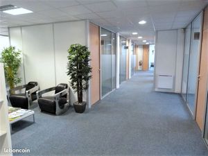 Bureau moderne standing meublé 13m² - métro/tramway