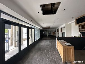 Local 186 m² Le Blanc-Mesnil