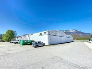 Local industriel 4 099 m²